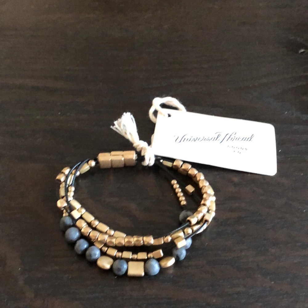Universal Thread Bracelet - Picture 2 of 3